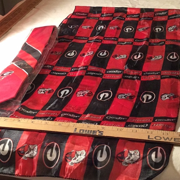 BULLDOGS HITCH COVER BUNDLE…TIE AND SCARF ALSO NEW - Picture 7 of 8